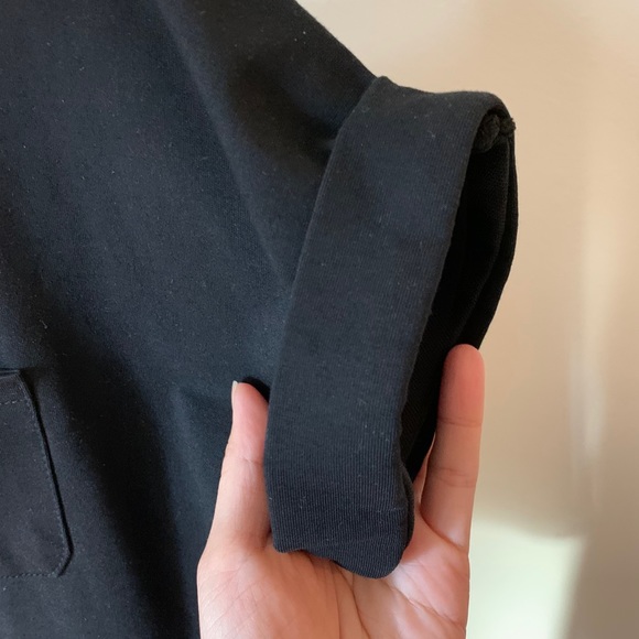 Black t-shirt w/ rabbit on pocket - Picture 3 of 4